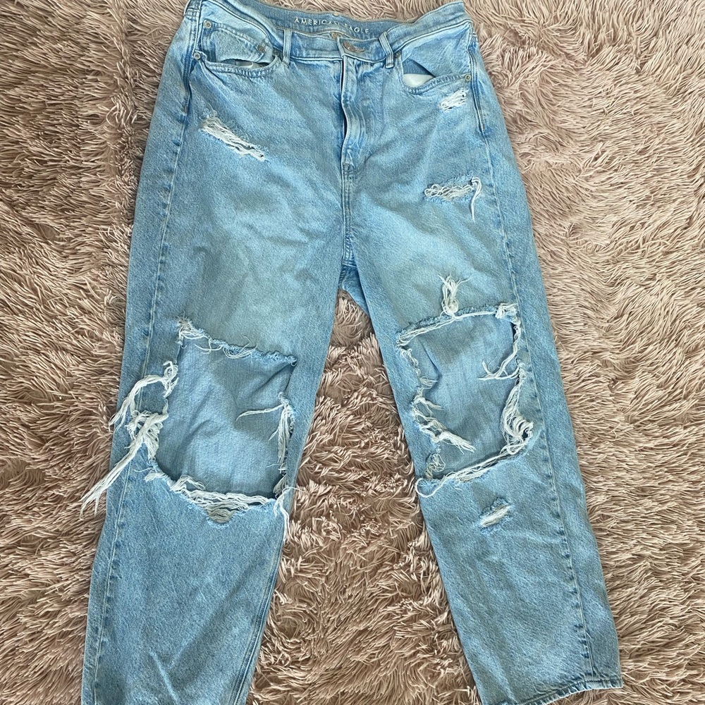 AMERICAN EAGLE SIZE 14 RIPPED JEANS
